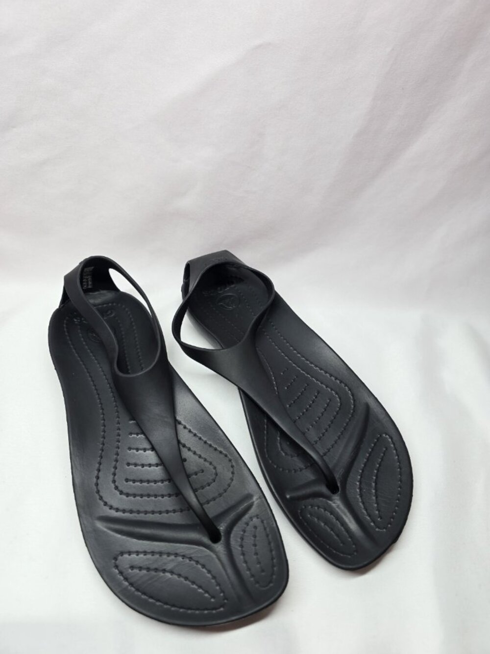 Crocs Serena T Strap Black Sandals Womens Size 8- Discontinued Style